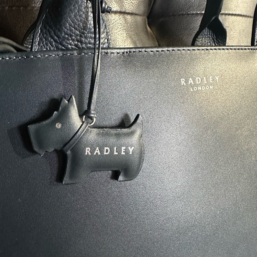 Radley London Navy Blue Handbag – Timeless Elegance - Picture 2 of 16